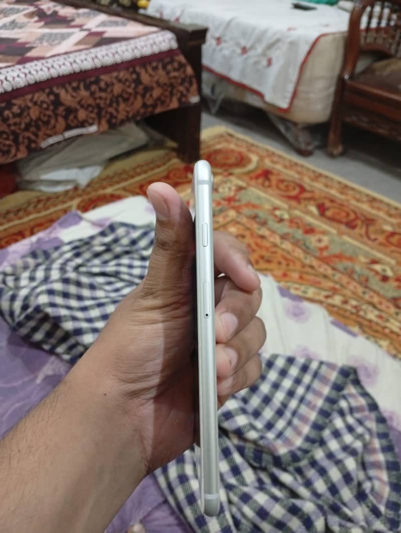 Apple iPhone 8 Plus 4