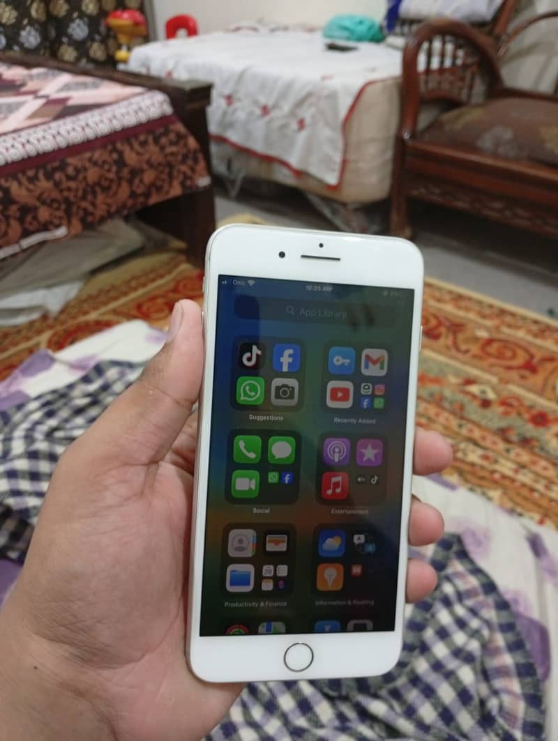Apple iPhone 8 Plus 5