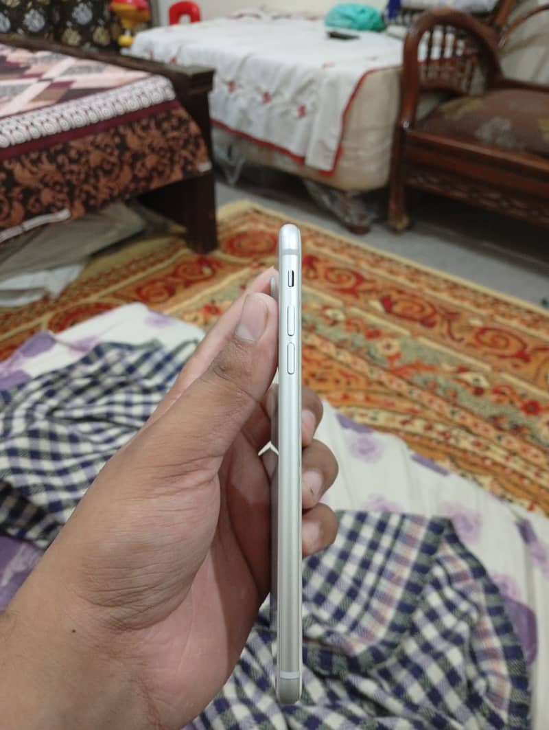 Apple iPhone 8 Plus 6