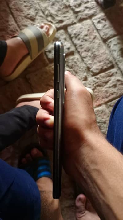 Sharp Aquos R5G