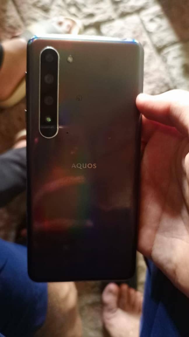 Sharp Aquos R5G 2