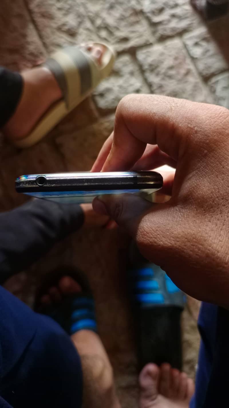 Sharp Aquos R5G 3