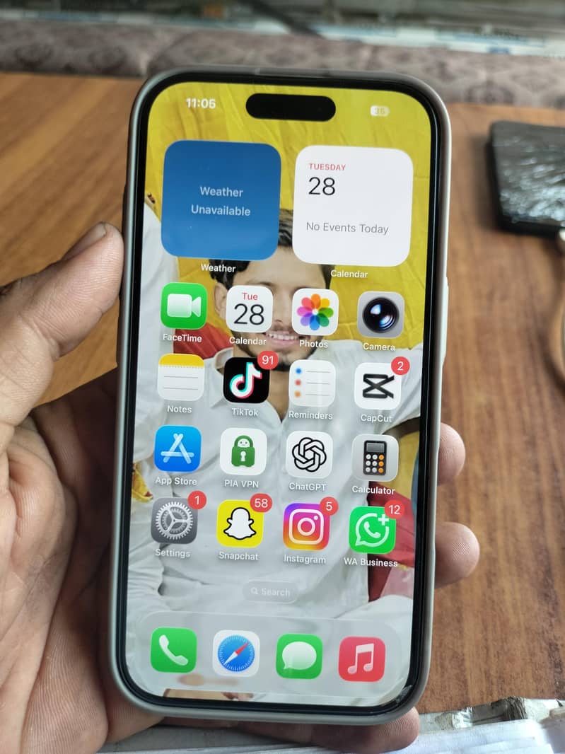Apple iPhone 16 0