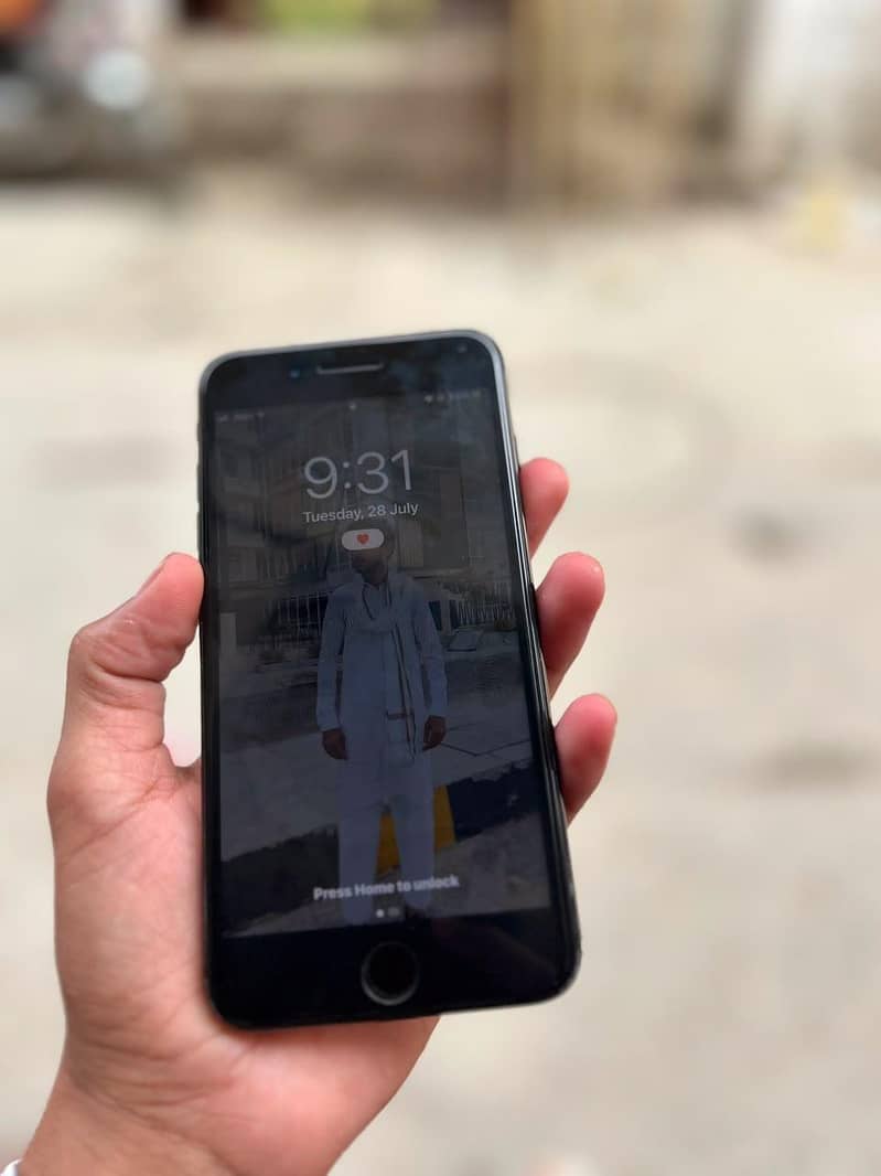 Apple iPhone 7 Plus 2