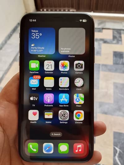 iPhone XR 64 GB all ok he bus thori see back brake he