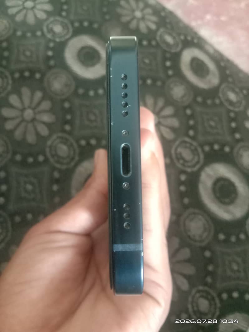 Apple iPhone 13 2