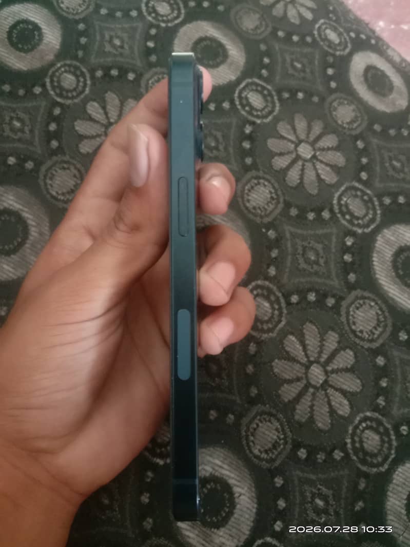 Apple iPhone 13 4