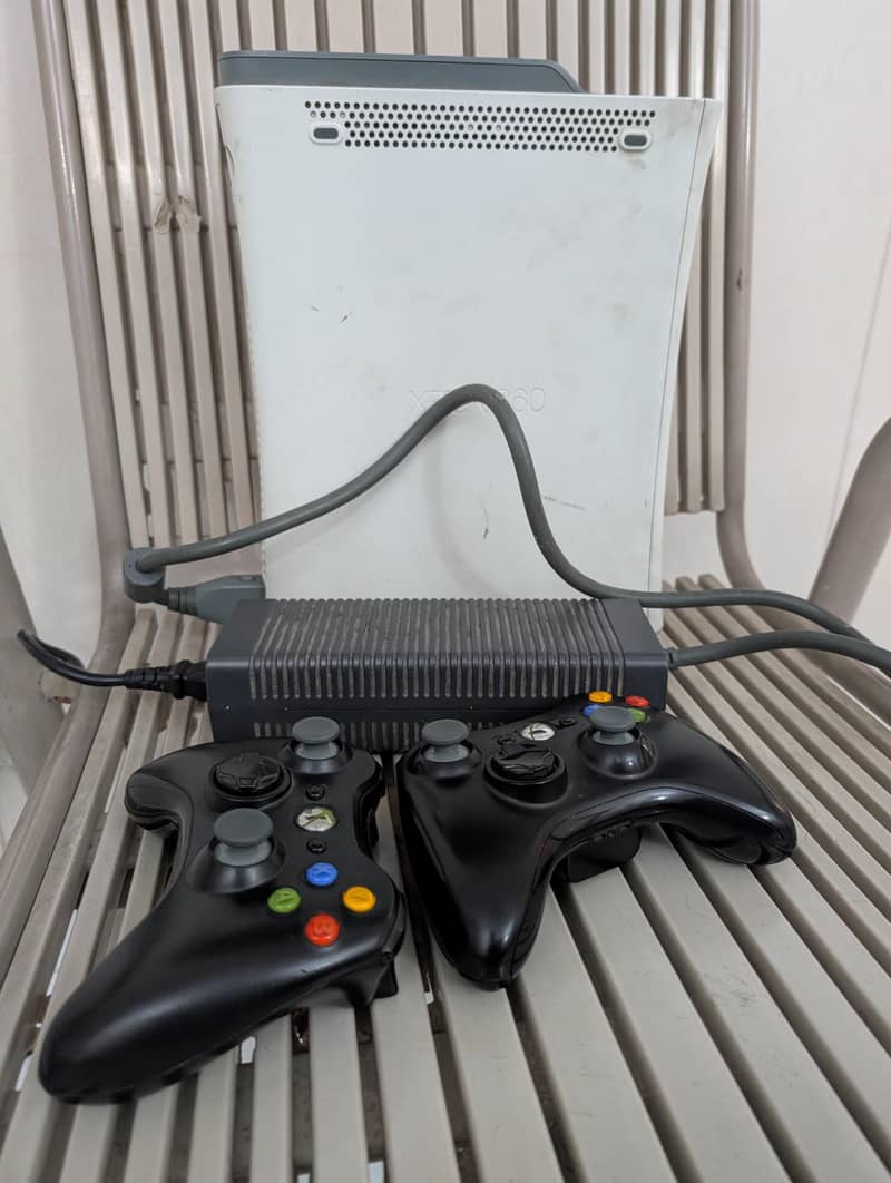 xbox 360 with controllers 0