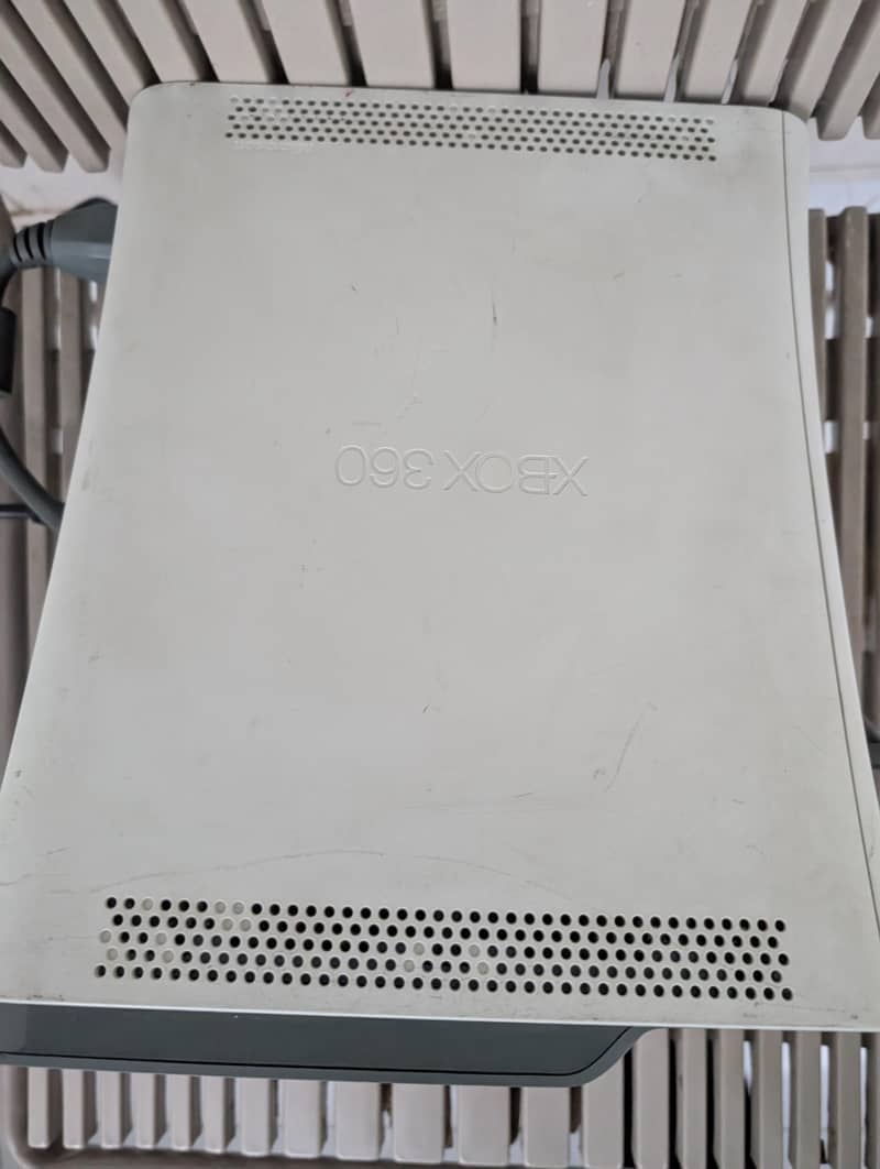 xbox 360 with controllers 1