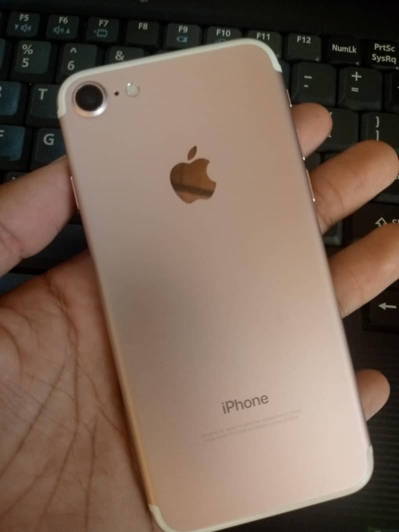 Apple iPhone 7 0