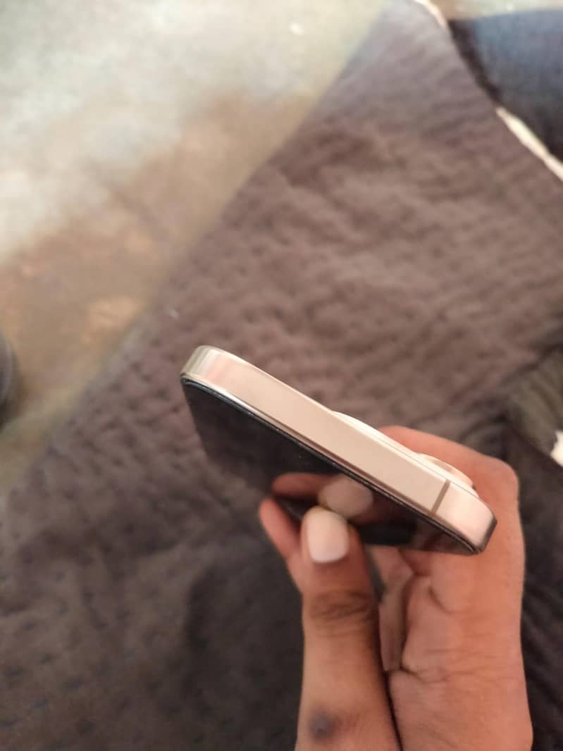 Apple iPhone 16 Pro 5