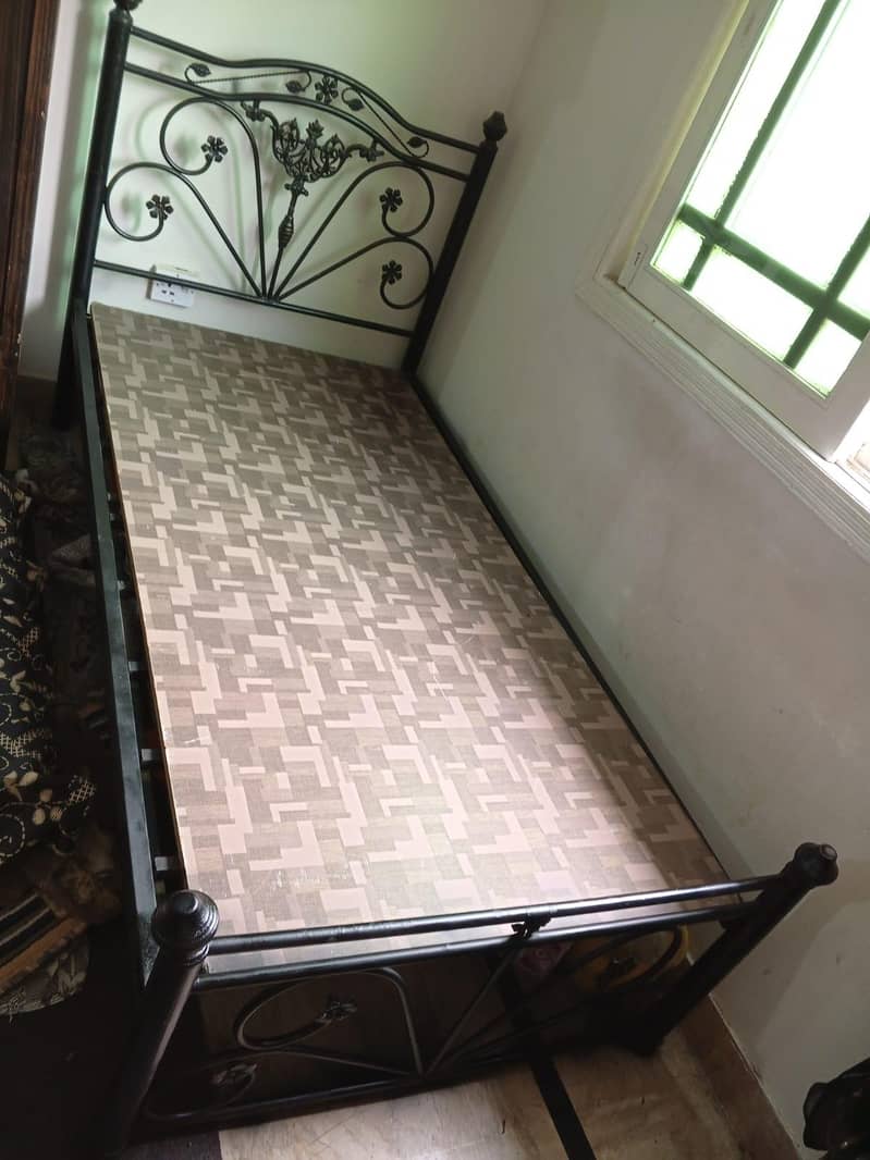 Bed & closed 0