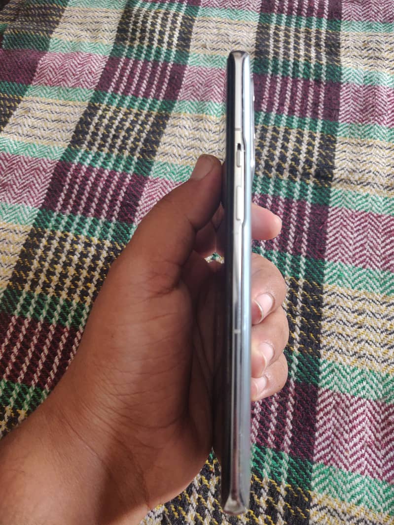One Plus 9 Pro 7