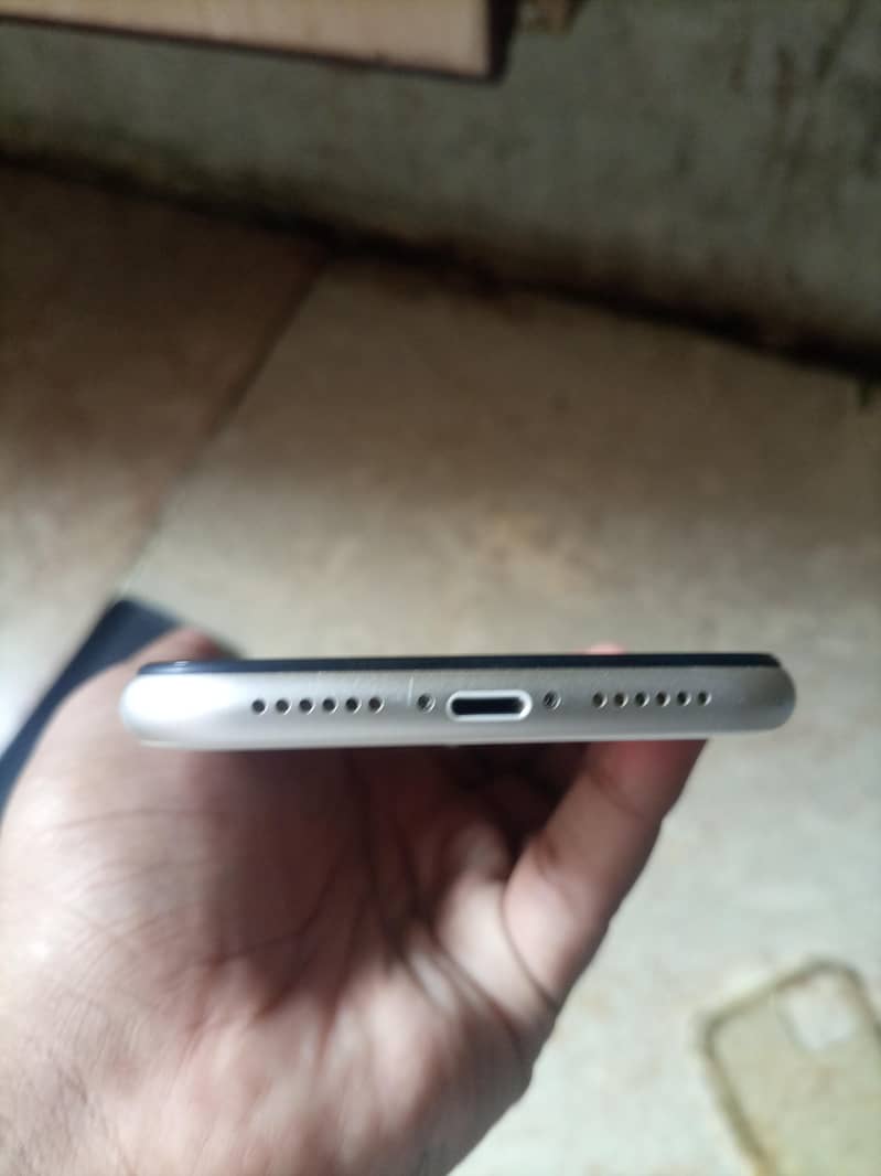 Apple iPhone 11 3