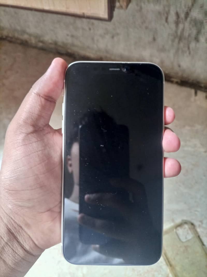 Apple iPhone 11 4
