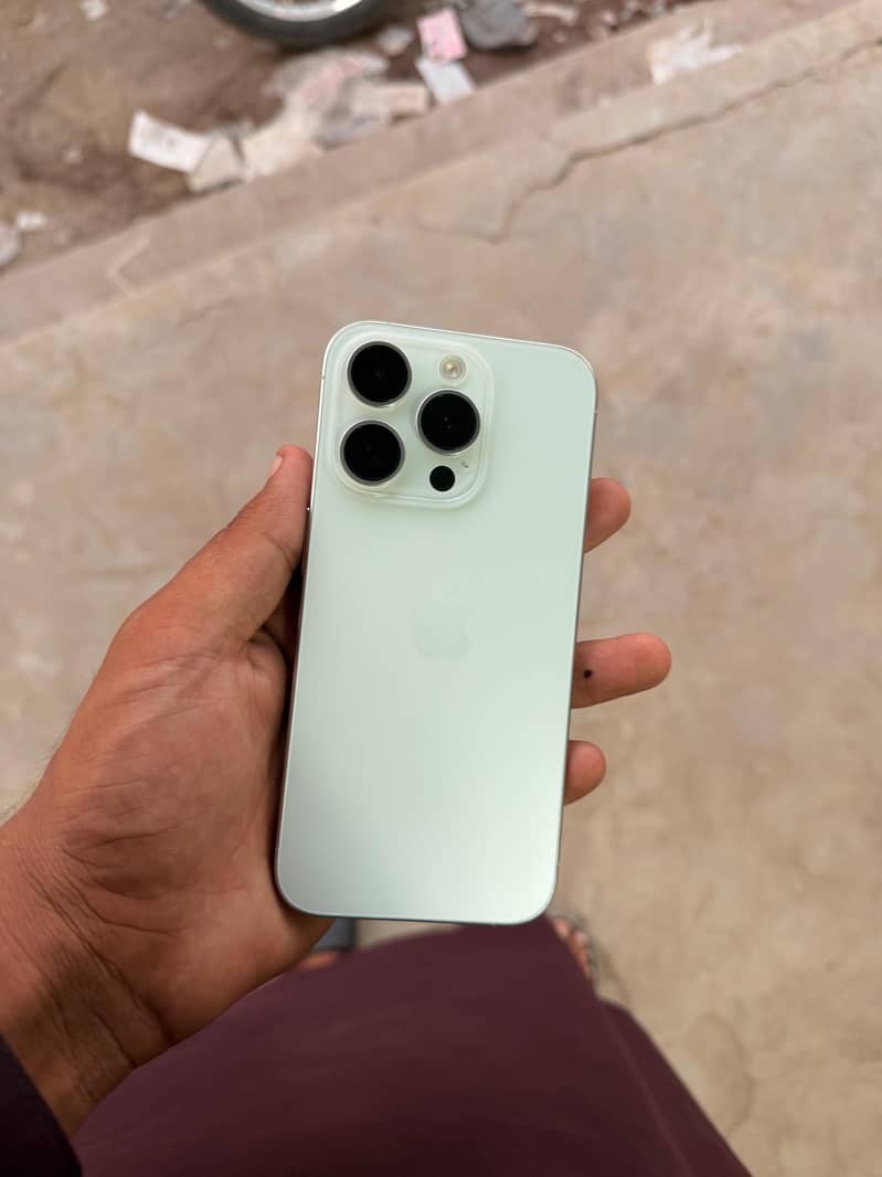 Apple iPhone 15 Pro 0