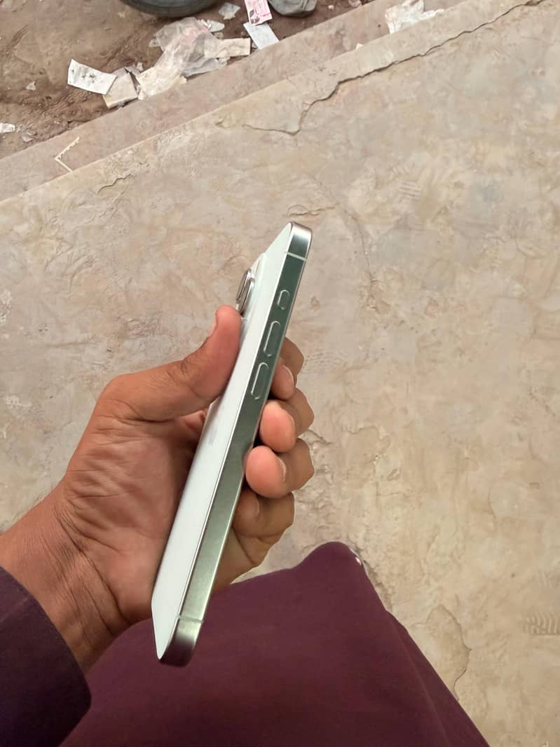 Apple iPhone 15 Pro 1