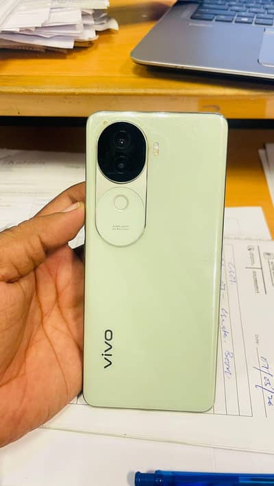 Vivo V40e 8GB RAM / 256GB – Excellent Condition | PTA Approved