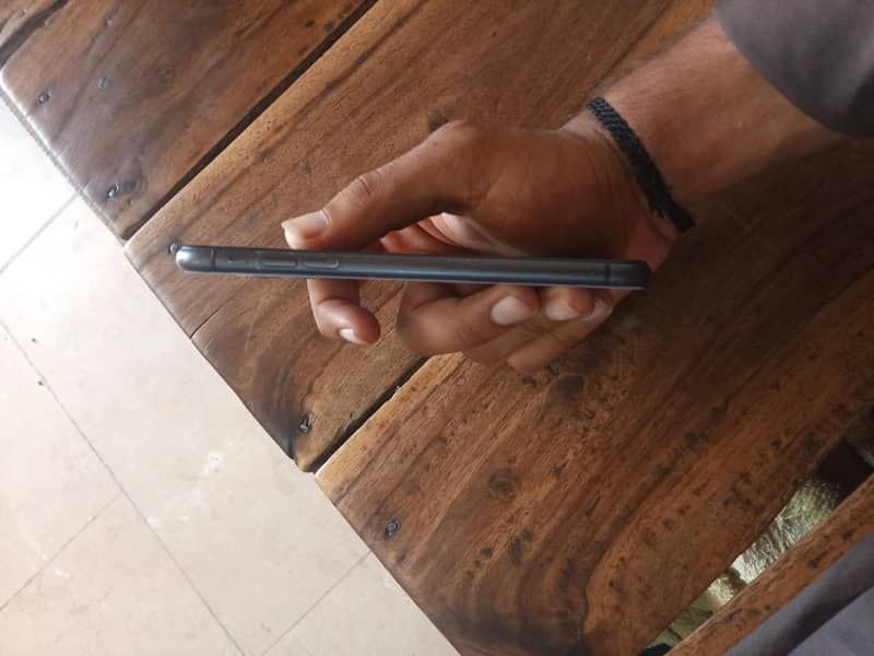 Apple iPhone 11 3