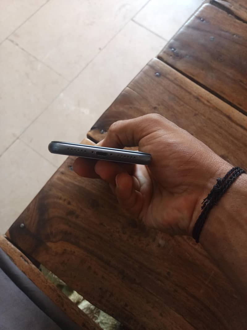 Apple iPhone 11 4