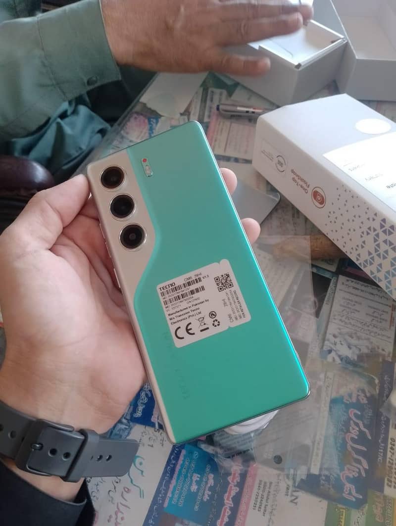 Tecno CAMON 40 Pro 11