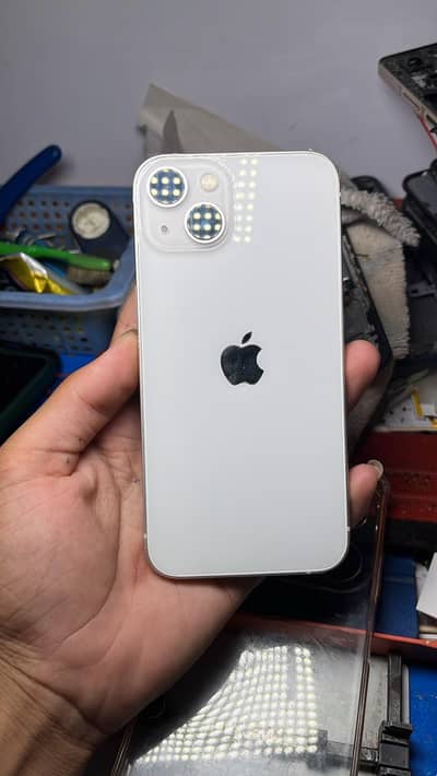 Apple iPhone 13