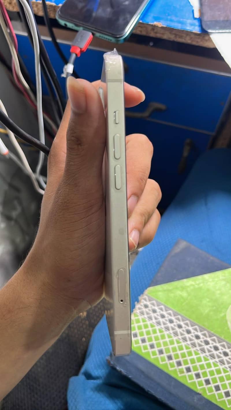 Apple iPhone 13 3
