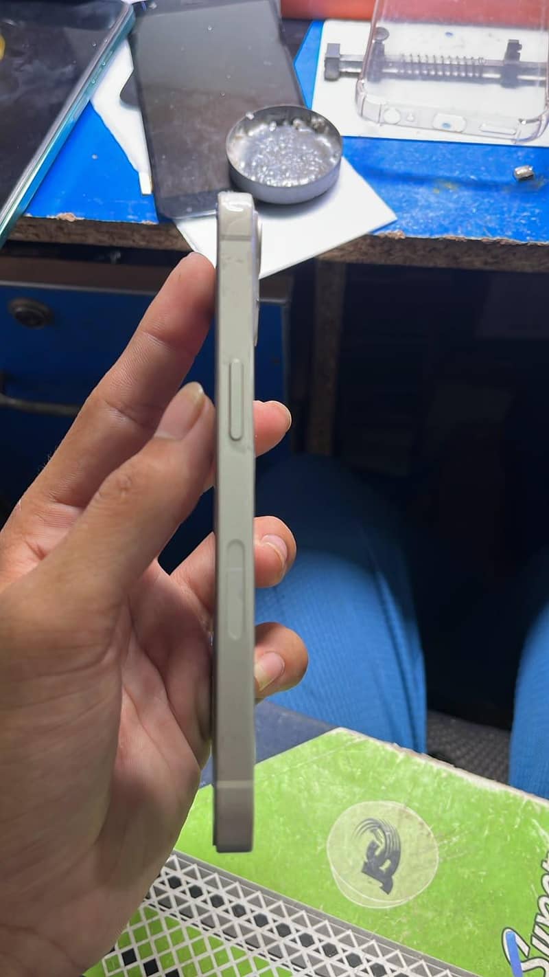 Apple iPhone 13 5