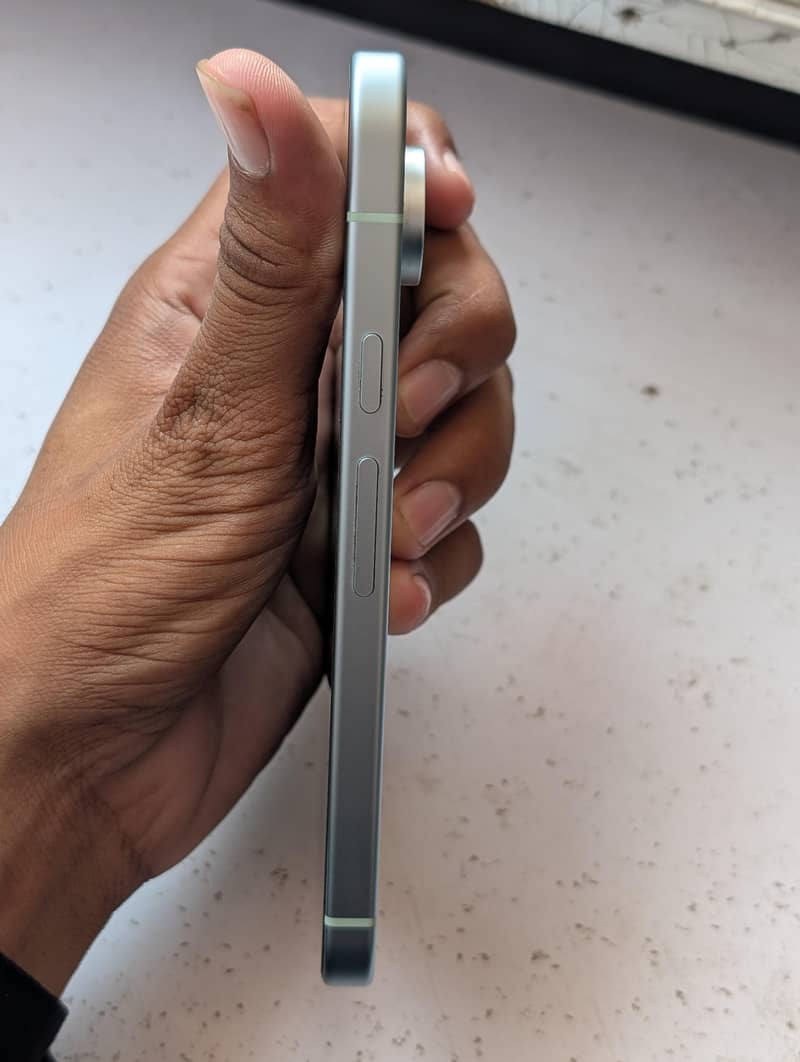 Google Pixel 9 4
