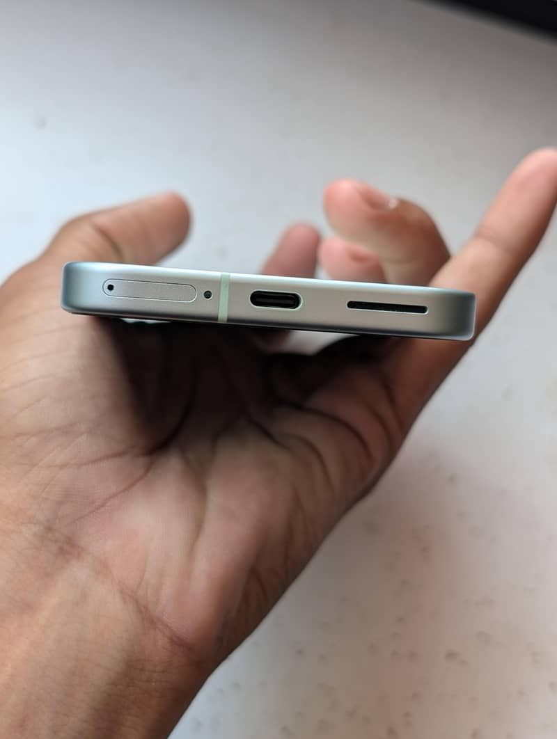 Google Pixel 9 5