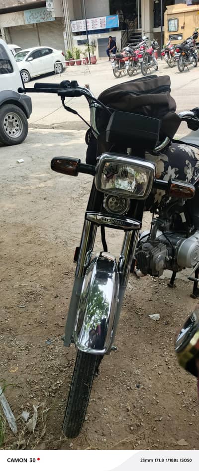 Honda 70 Lahore registered on my own name just like brand new l