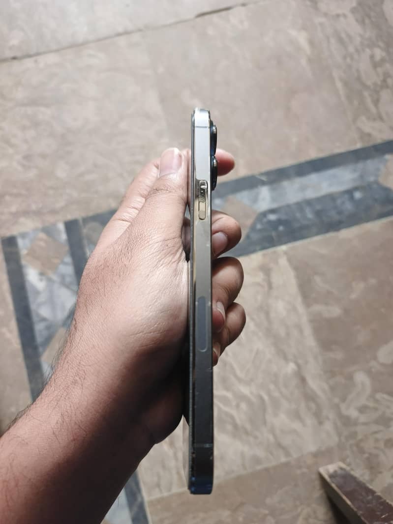Apple iPhone 13 Pro Max 4