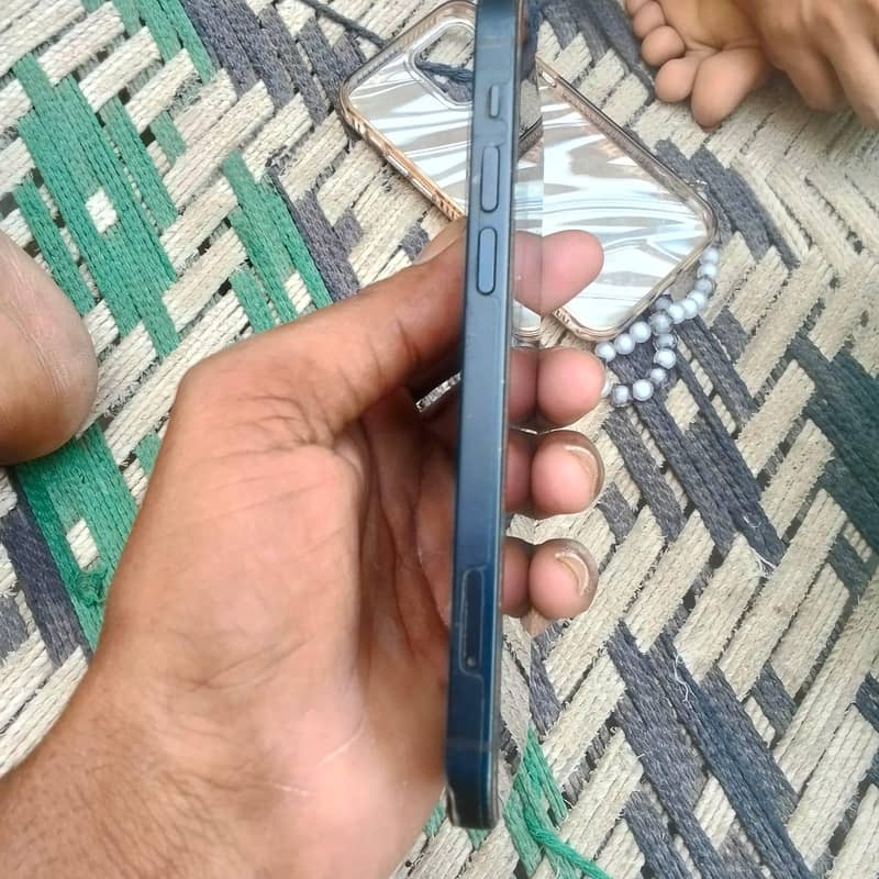 Apple iPhone 12 1