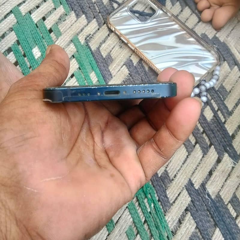 Apple iPhone 12 2