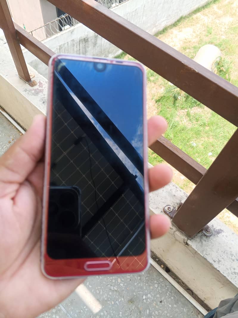 Sharp Aquos R2 1