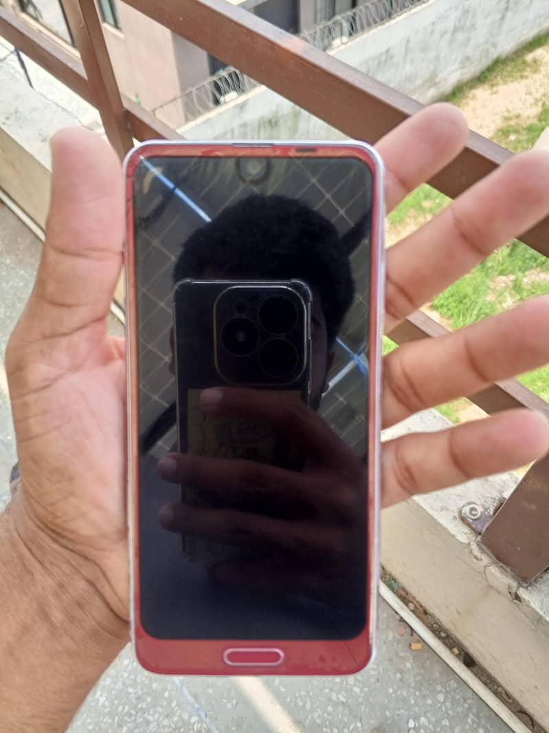 Sharp Aquos R2 4