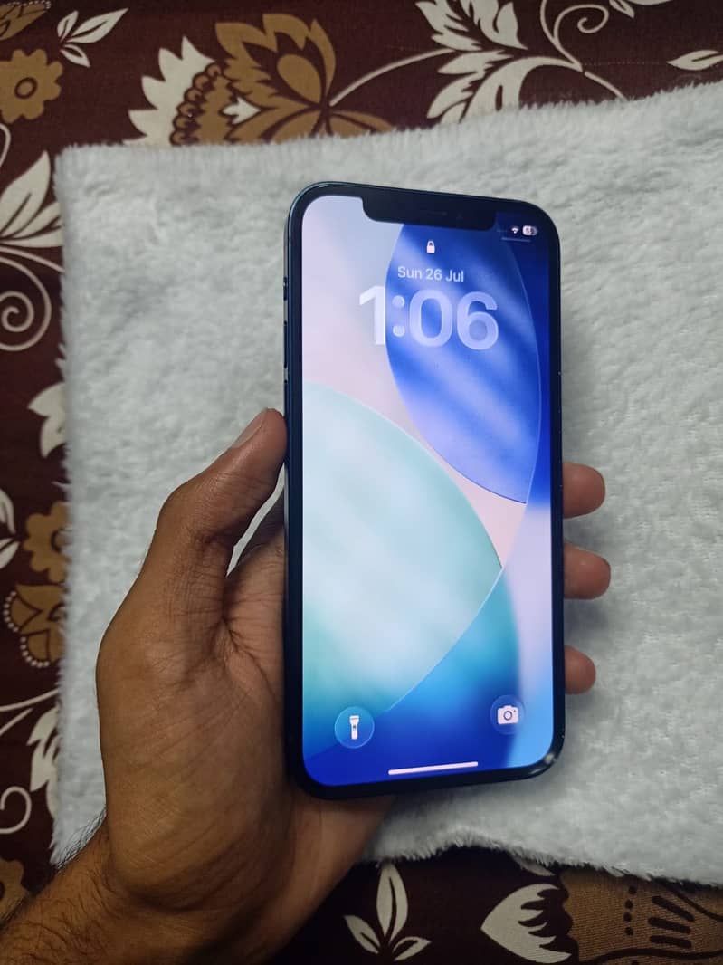 Apple iPhone 12 4