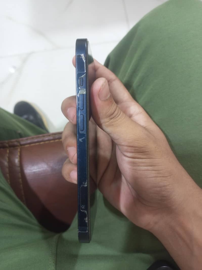 Apple iPhone 13 2