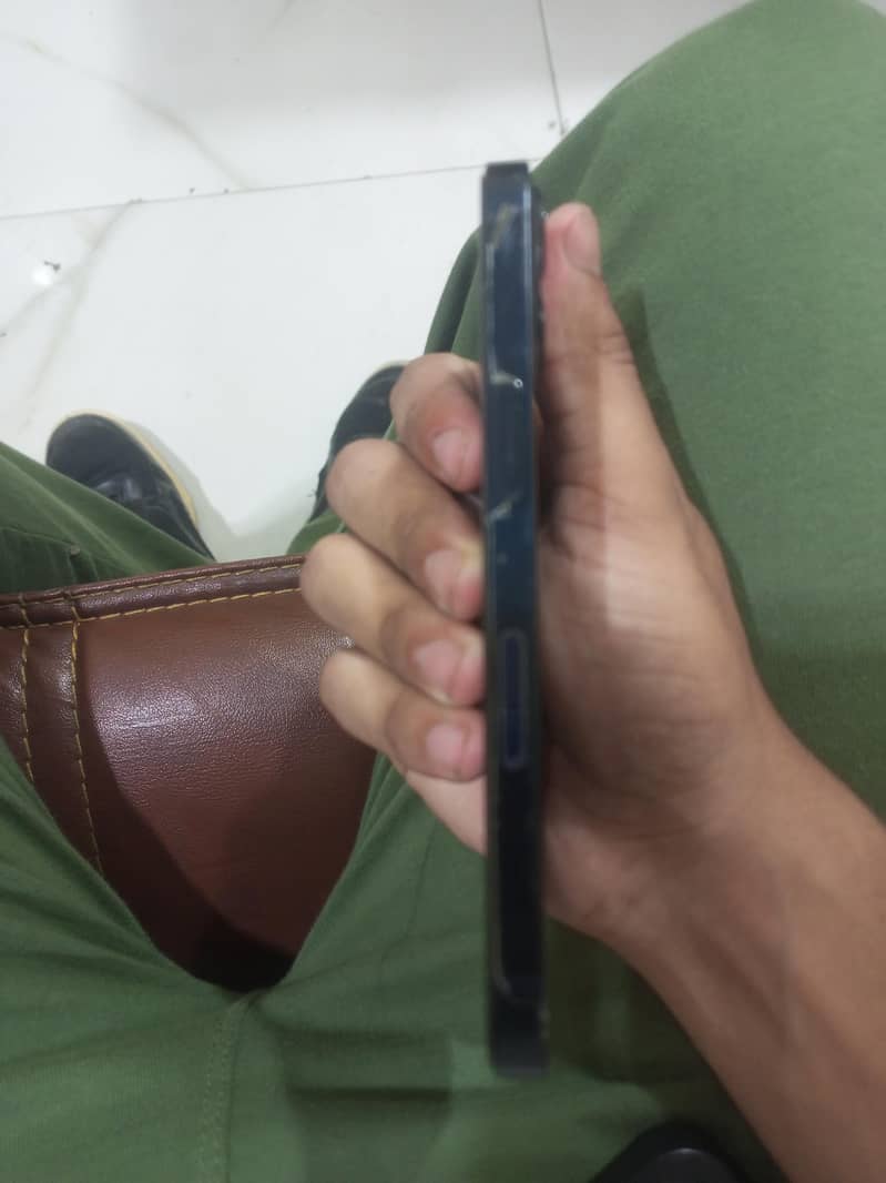 Apple iPhone 13 4