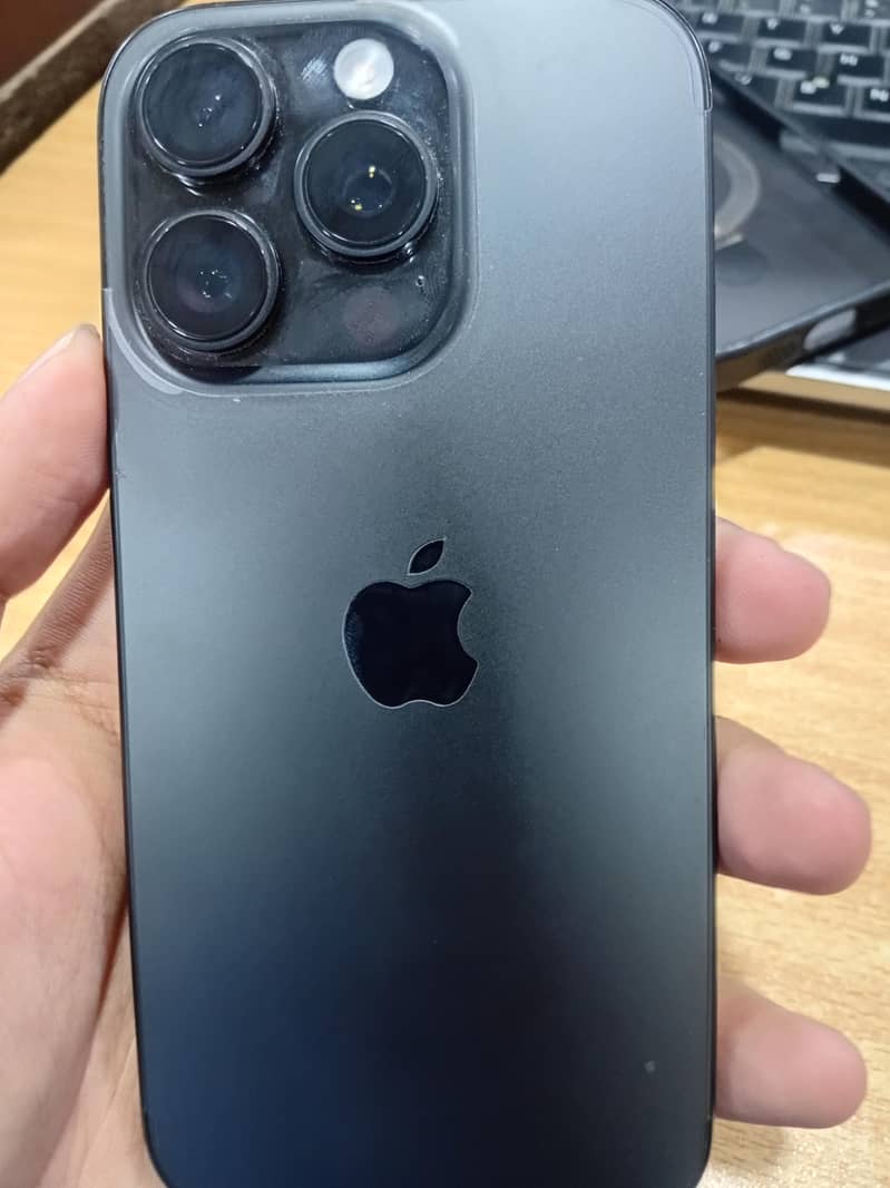 Apple iPhone 16 Pro 1