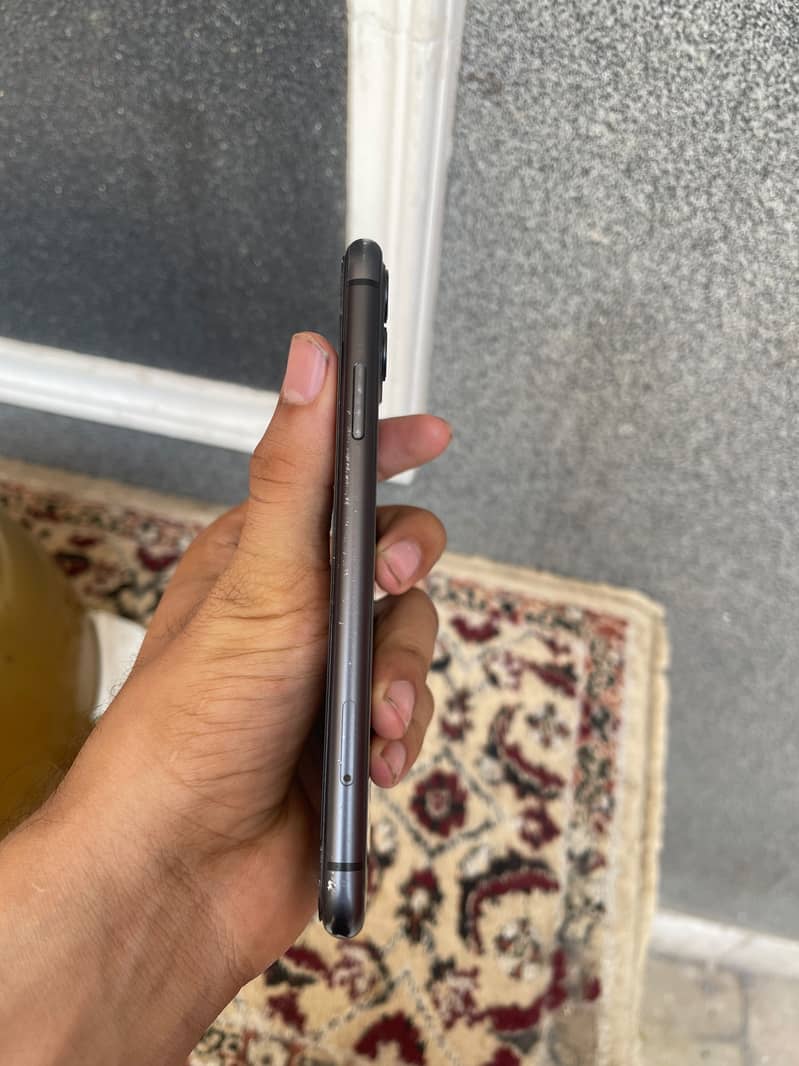 Apple iPhone 11 0