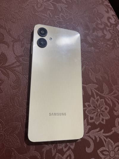 Sumsang A06 4/64 gb with box and charger only tach change