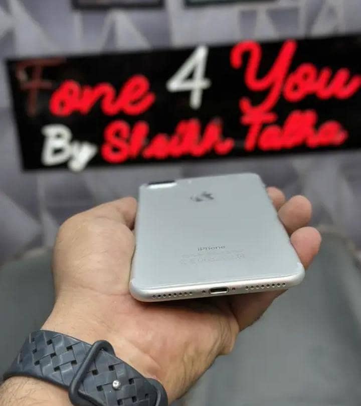 Apple iPhone 7 Plus 1