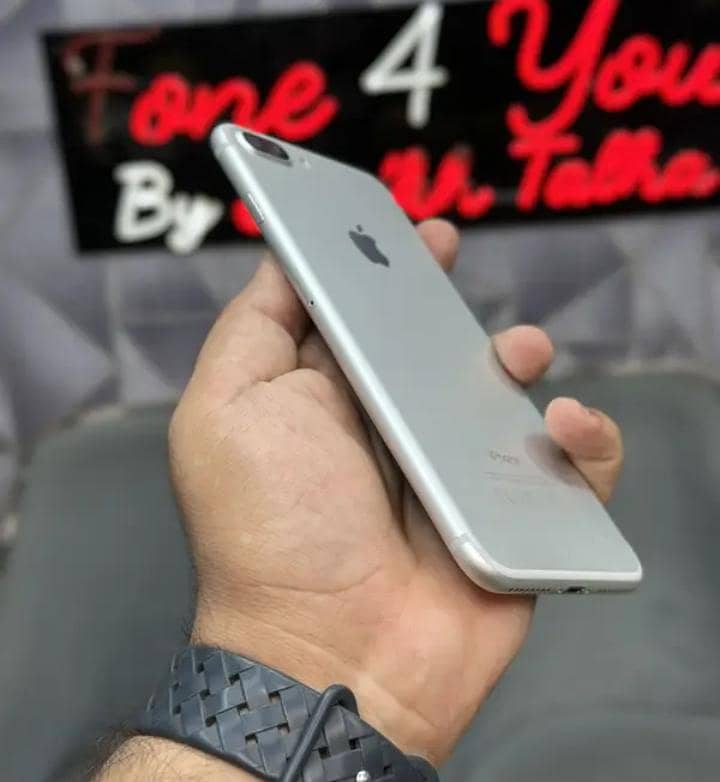 Apple iPhone 7 Plus 2