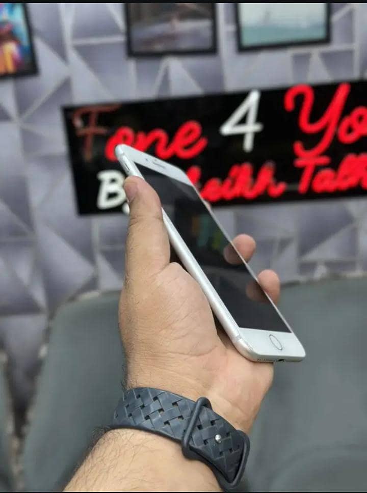 Apple iPhone 7 Plus 5