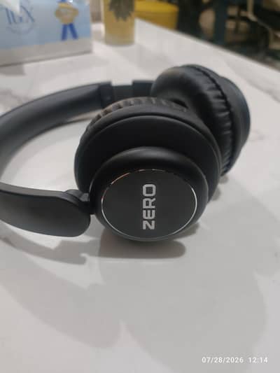 Zero lifestyle Storm Headphones up to 70 hrs play time at 60% volume