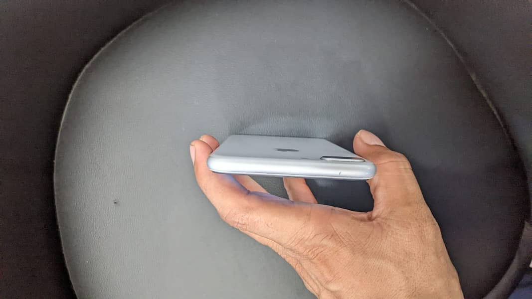 Apple iPhone 8 Plus 4