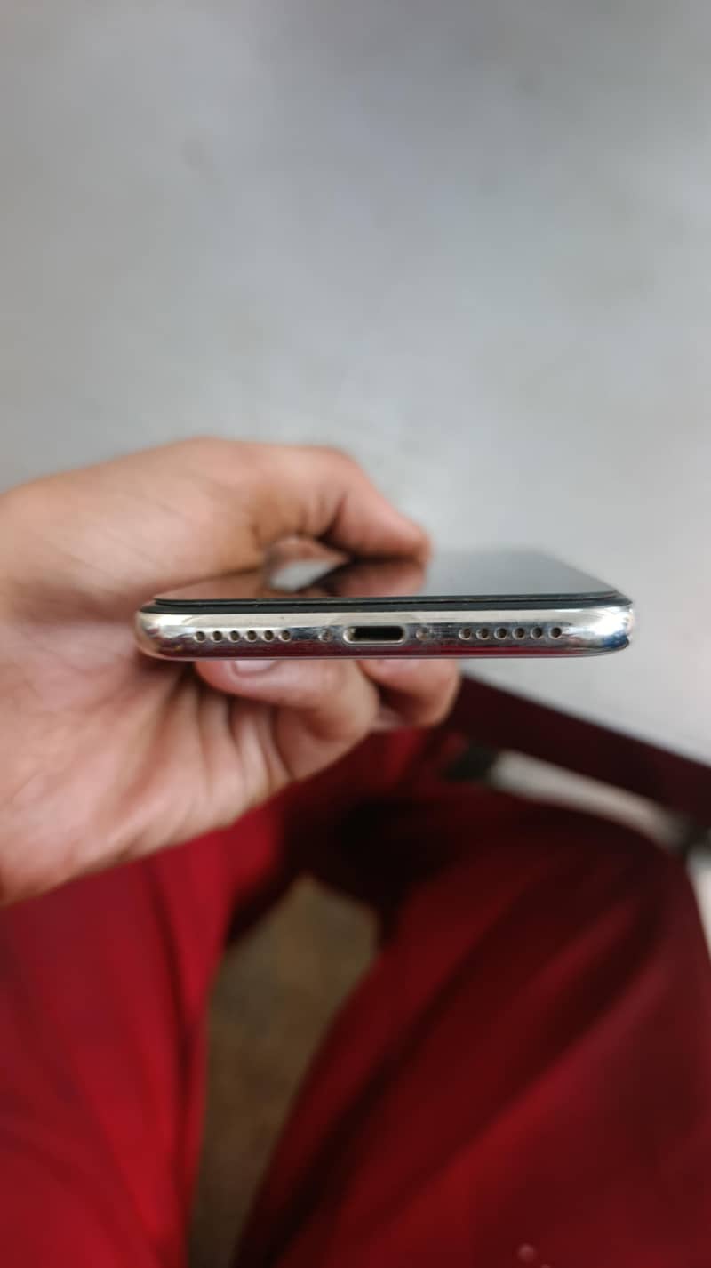 Apple iPhone X 3