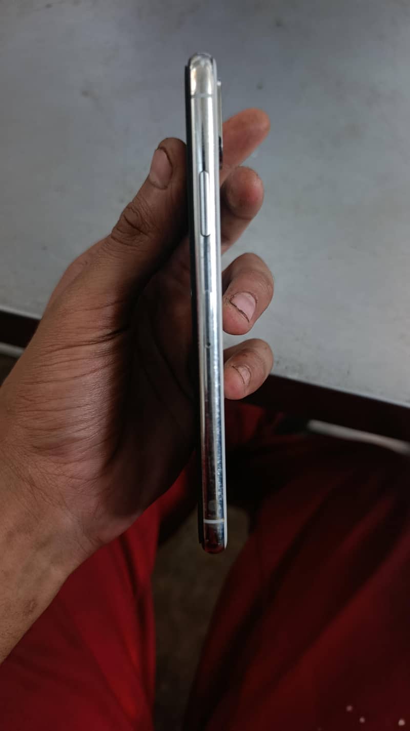 Apple iPhone X 4