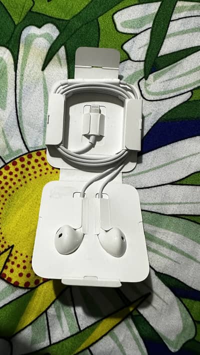 iPhone lightning’s handsfree
